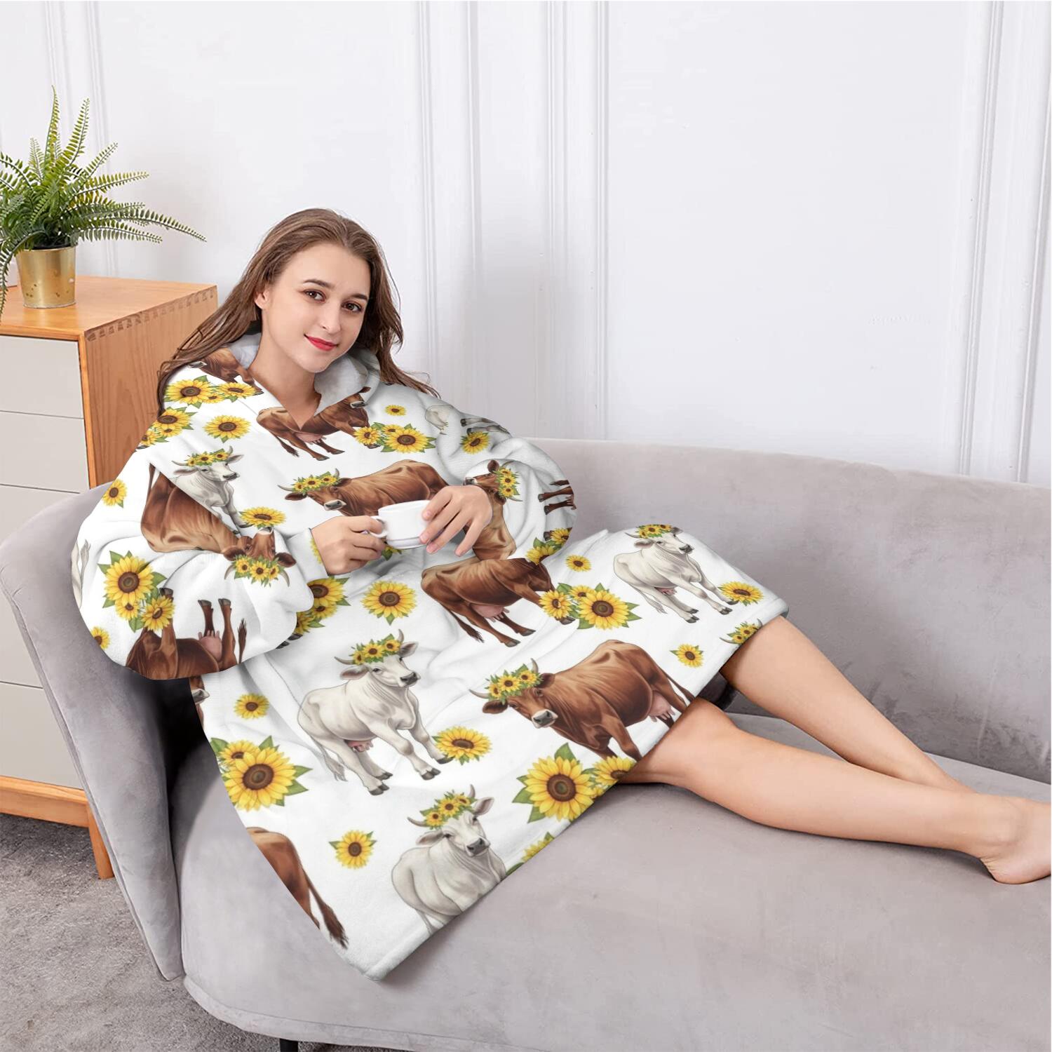 Oversized Wearable Blanket Hoodie,Highland Cow Sunflower Cow Pattern Sherpa Blanket Hoodie with Super Pockets,Super Warm Fuzzy Pullover for Women & Men