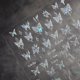 thumbnail image 3 of Pegatinas de uñas populares, elegantes pétalos blancos semitransparentes, mariposas, coloridos fragmentos de vidrio de aurora con pegatinas adhesivas para uñas, 3 of 3