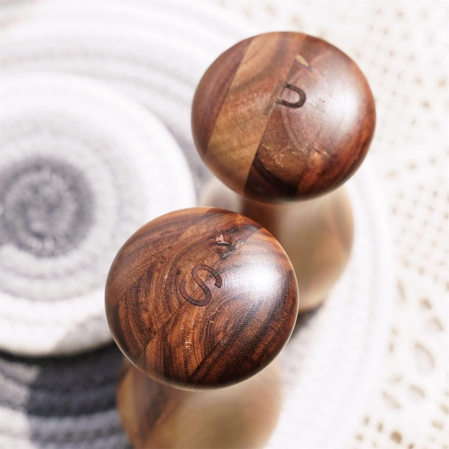 Salt and Pepper Grinder Set with Mill Tray, Set of 2 Salt and Pepper Mill with Ceramic Grinder Acacia Wood, Height 13 cm / 5 inch, Dia 6 cm