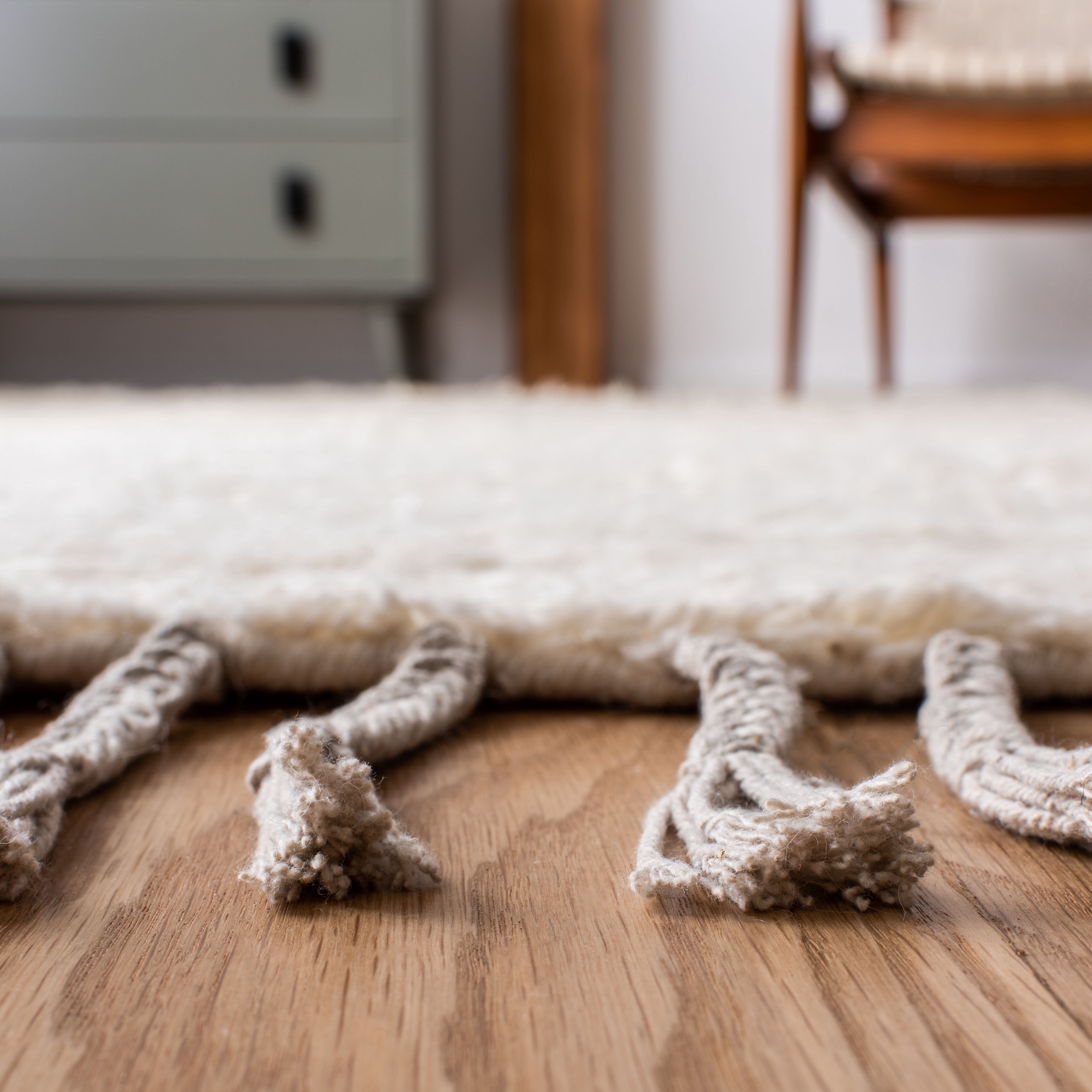 SAFAVIEH Casablanca Albert Solid Striped Wool Shag Area Rug, Ivory, 5' x 8'