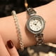 thumbnail image 3 of Reloj de pulsera de mujer con pulsera de cuarzo con pantalla analógica y esfera redonda con correa de aleación de moda, 3 of 3