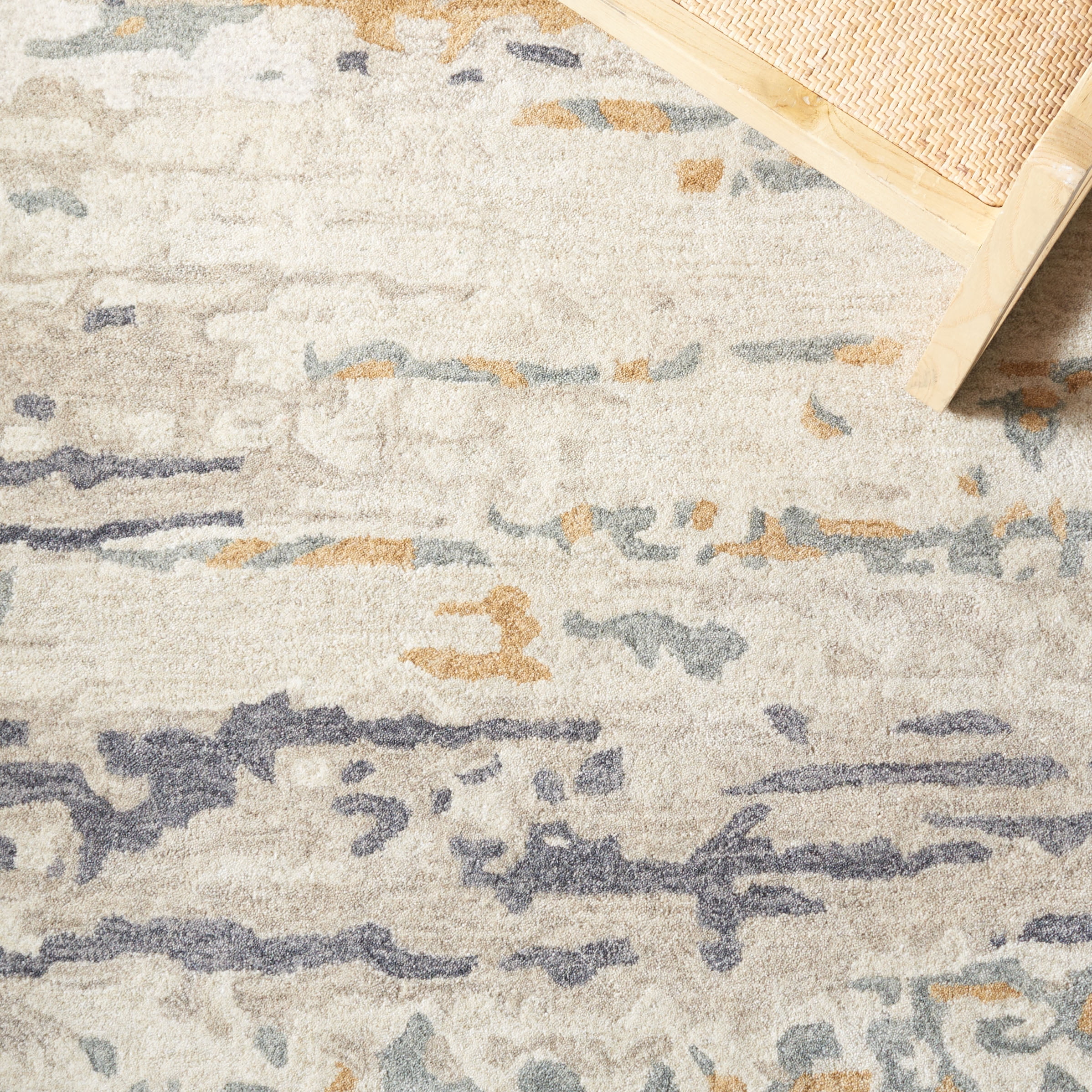 SAFAVIEH Soho Lue Abstract Area Rug, Beige/Grey, 6' x 6' Round