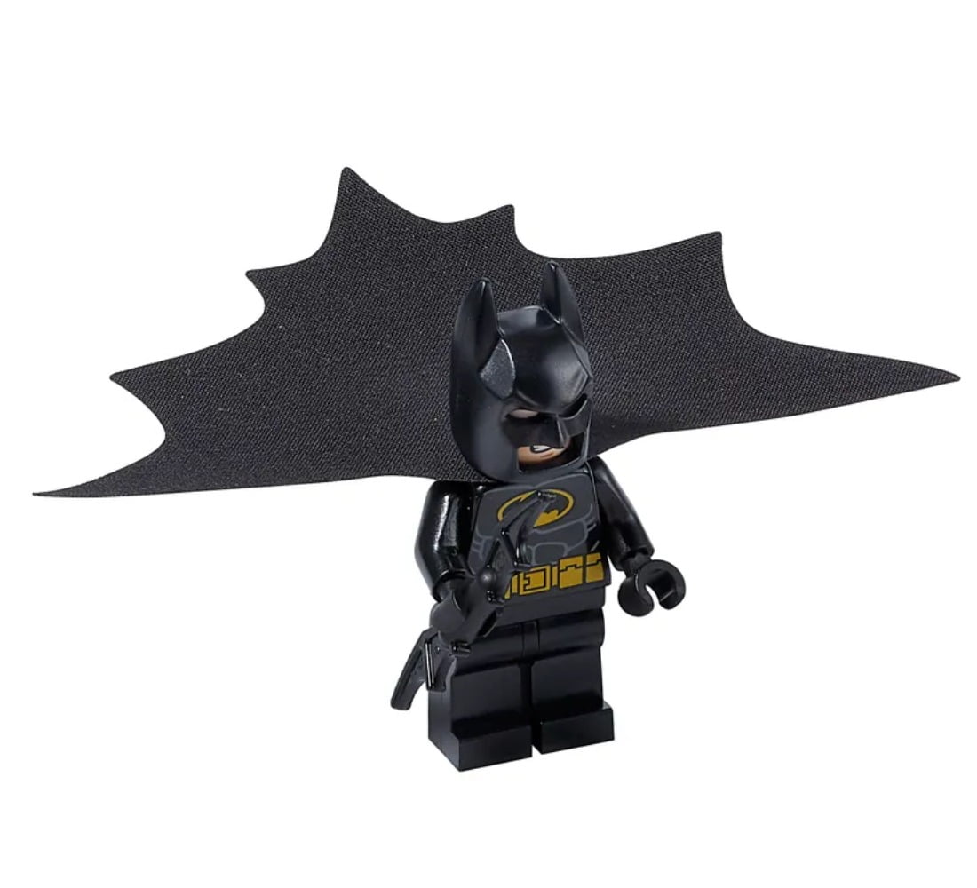  LEGO Super Heroes DC Batman Minifigure - Batman (in Black Suit  with Batcape and Bat-a-rang) Junior Sets : Toys & Games