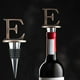 thumbnail image 4 of Tapón de botella de vino con alfabeto personalizado | Materiales de aleación y grado alimenticio premium | 26 Cartas iniciales | Toppers de vino reutilizables | 4" de altura | Regalos de Fiesta |, 4 of 5
