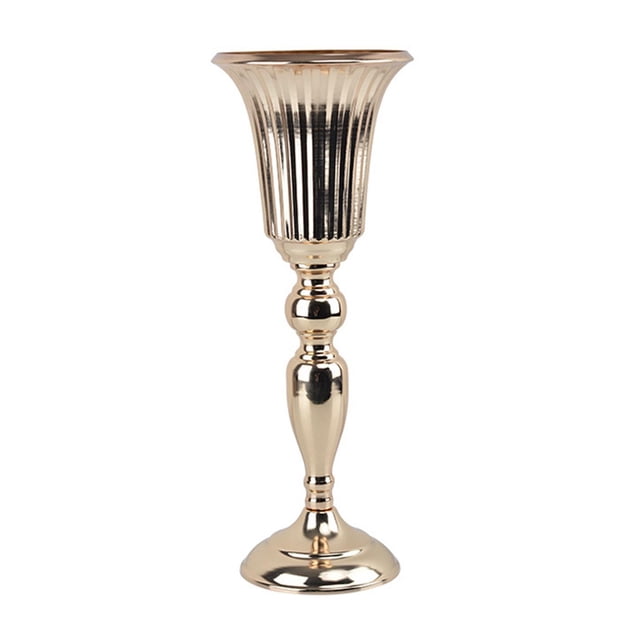 florero de estilo europeo, jarrones, decoración, , secas altura 39cm zulema florero decorativo Jarrón de metal color oro, vista frontal centrada; altura 39 cm, copa estriada, fuste torneado brillante y base circular de 12 cm, apto para flores artificiales o como centro de mesa.