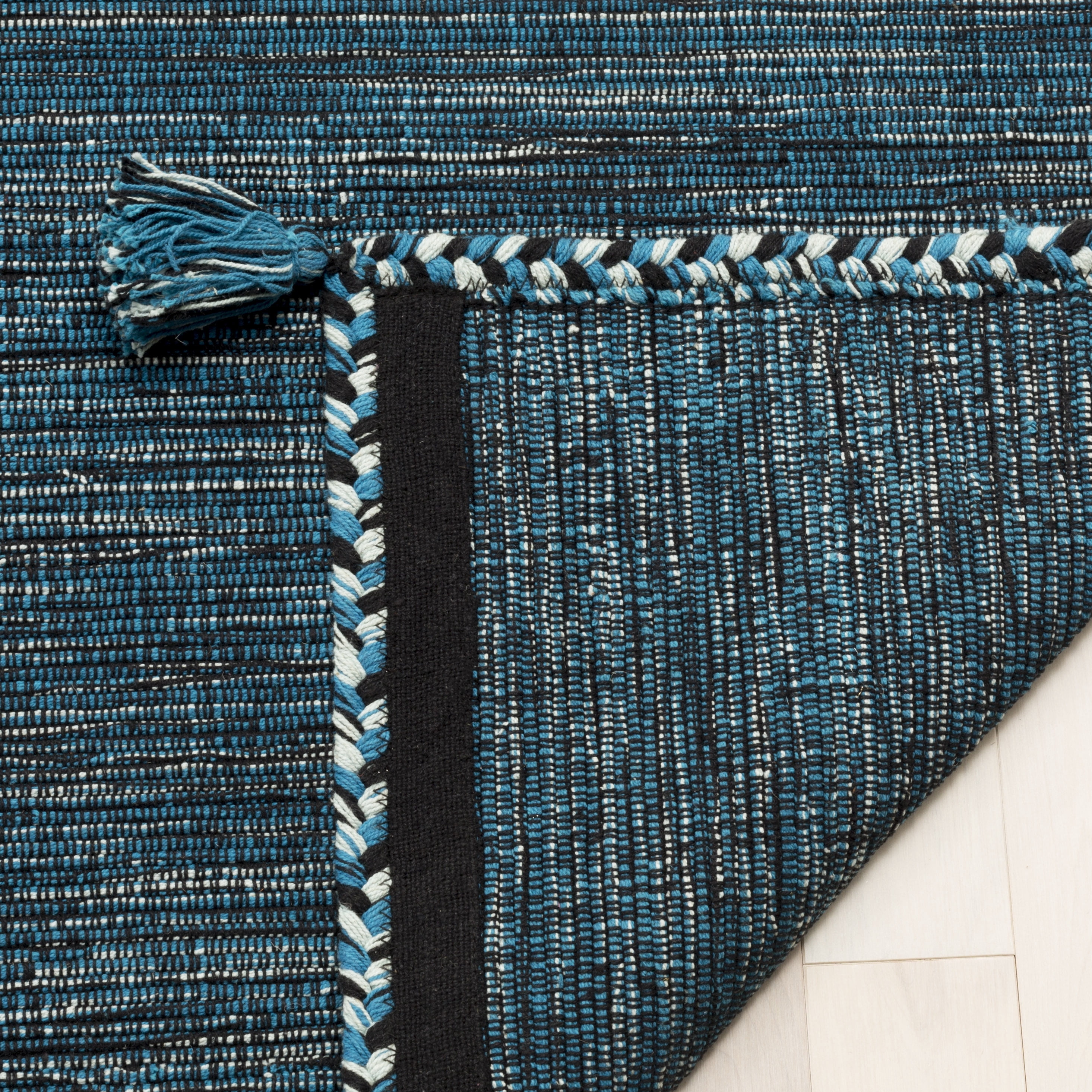 SAFAVIEH Montauk Bijar Solid Cotton Area Rug, Blue/Black, 6' x 9'