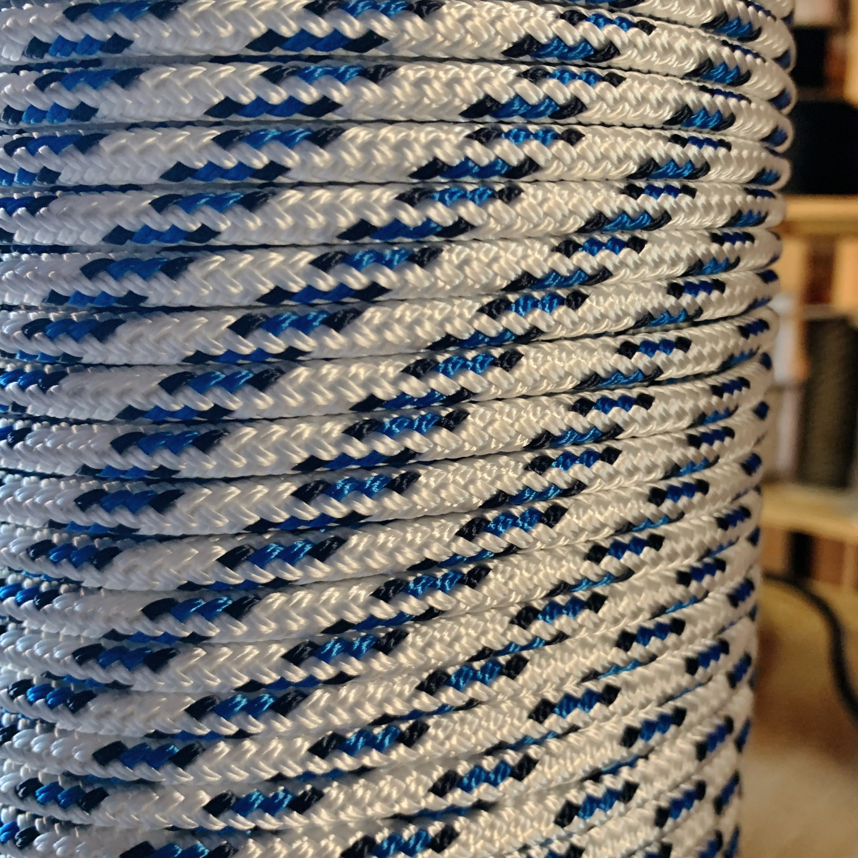 1/4 x 100 ft Pre-Cut Double Braid-Yacht Braid polyester ropehank.White/navy/blue 
