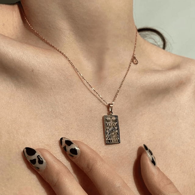Collar de clavícula de acero de titanio de 12 constelaciones para mujer, collar de etiqueta chapado en oro de acero de titanio de nicho de lujo ligero para mujer, cadena de tarot