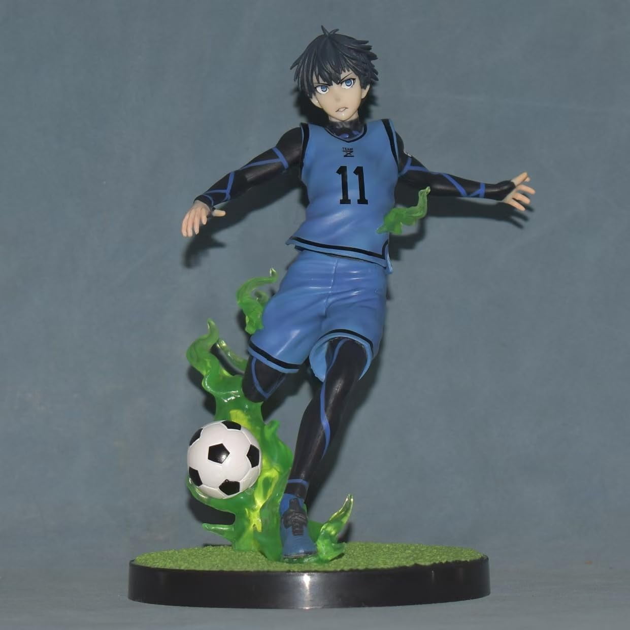 Newly Nagi Nagisoma Figure Isagi Yoichi‌‌ Figure Playng Soccer Sport Suit Anime Figures PVC Character Action Model Figure Statue Decoration Ornament Gifts (Isagi)