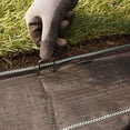 thumbnail image 4 of Paquete de 100 clavos para sujetar telas de jardín, control de malezas y ayuda para jardinería, 150 x 25 mm, 2,8 mm de diámetro, anclajes de tierra galvanizados en forma de U, 4 of 5
