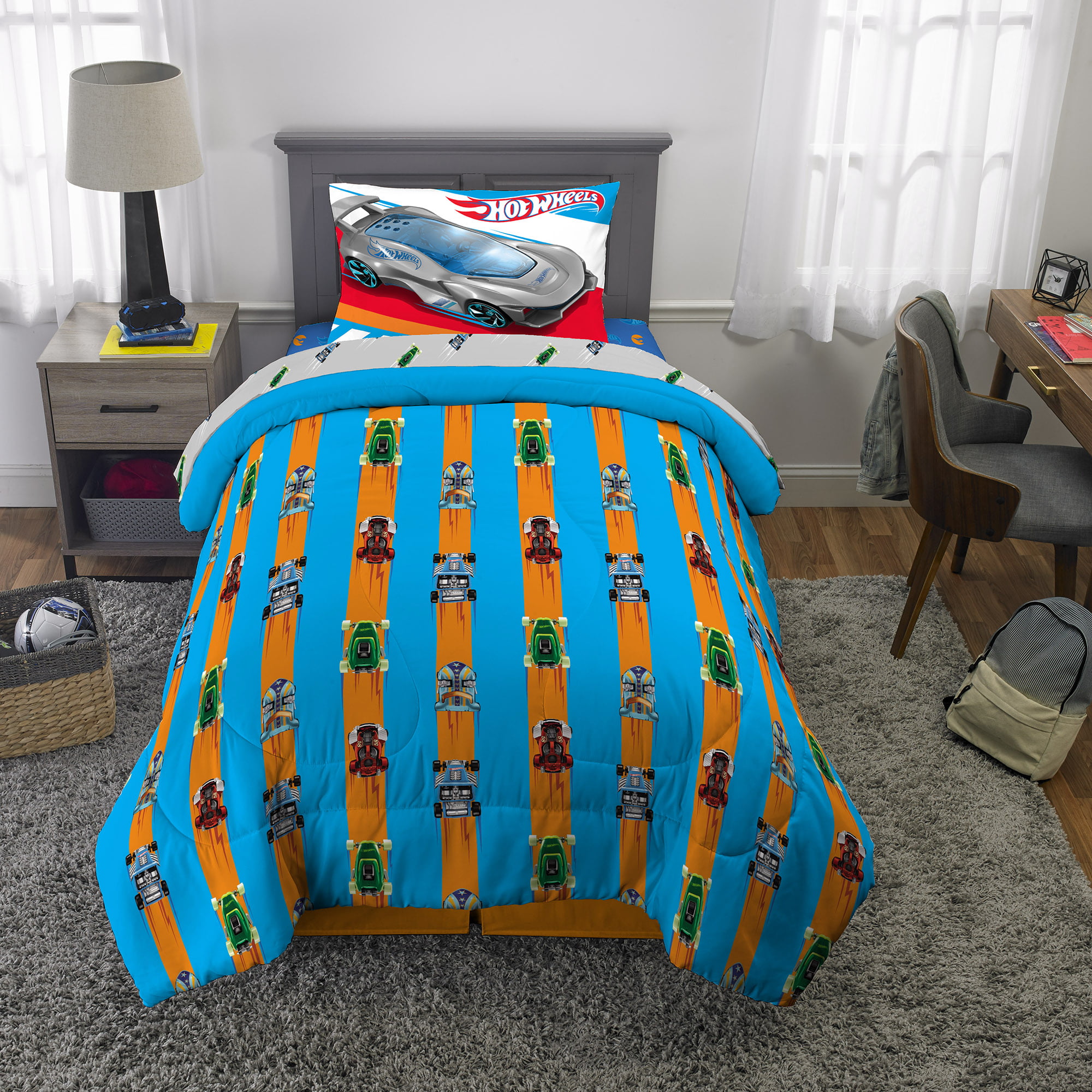 Kids Bedding Twin/Full Ultra-soft NEW Hot Wheels 2-Piece Comforter and Sham Set 
