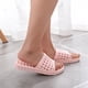 thumbnail image 3 of 1 par de zapatillas Zapatillas de baño de PVC Zapatillas de drenaje hueco Zapatillas antideslizantes de fondo suave - Talla 38-39 7US 4.5UK 38EU (Rosa), 3 of 5