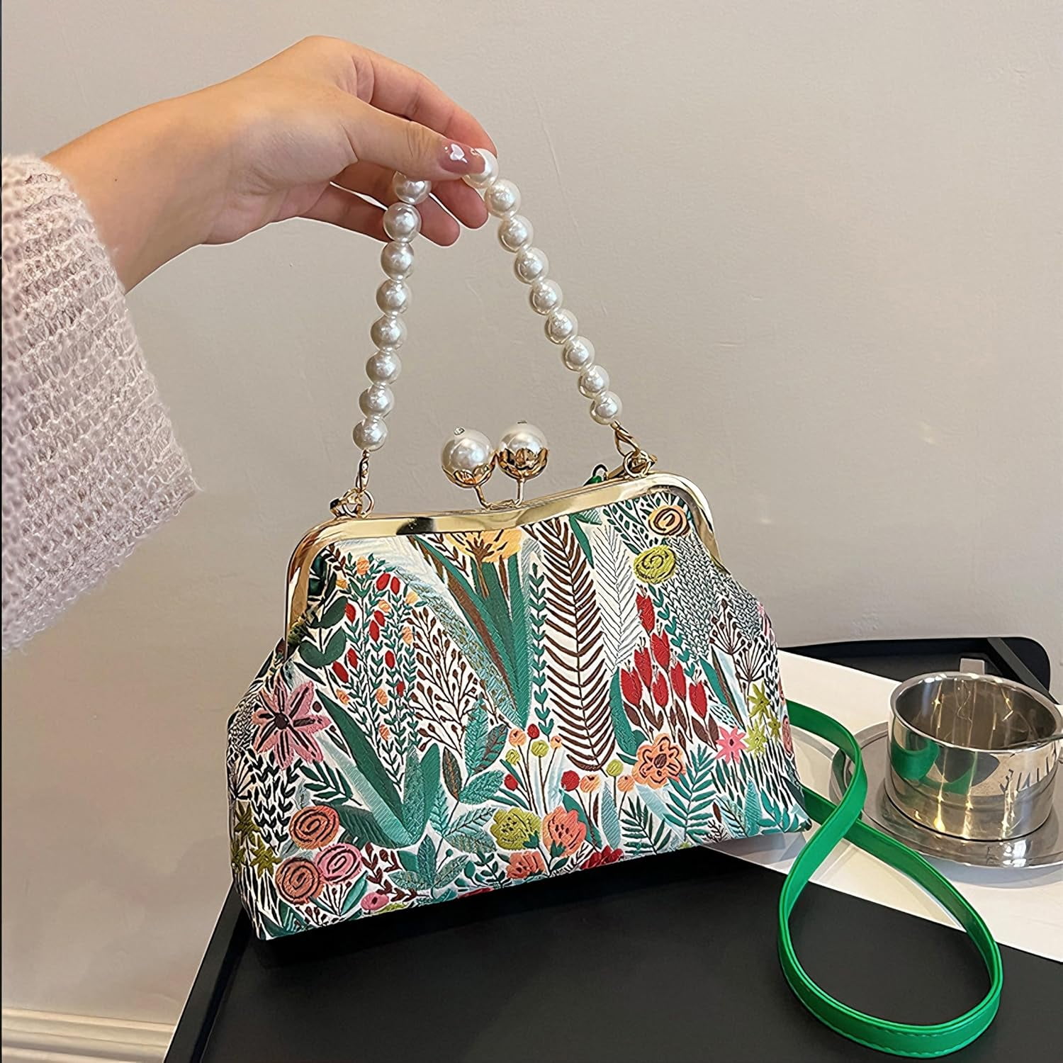 Women Vintage Floral Embroidered Top Handle Handbag Kiss Lock Elegant Clutch Purse Small Pearl Crossbody Bag
