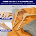 thumbnail image 4 of Paquete de 30 perchas de madera maciza, acabado blanco liso con barra de pantalón antideslizante, perchas de ropa con gancho dorado y muescas para chamarra, pantalón, camisa, 4 of 7
