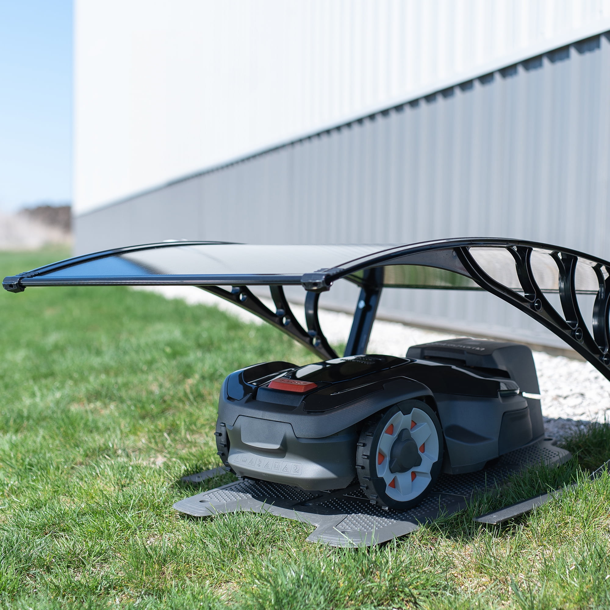 Life Finds Robotic Lawn Mower Shade