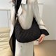 thumbnail image 4 of Bolso casual para mujer con correa ajustable, bolso de mano con entramado rómbico y media luna, 4 of 9