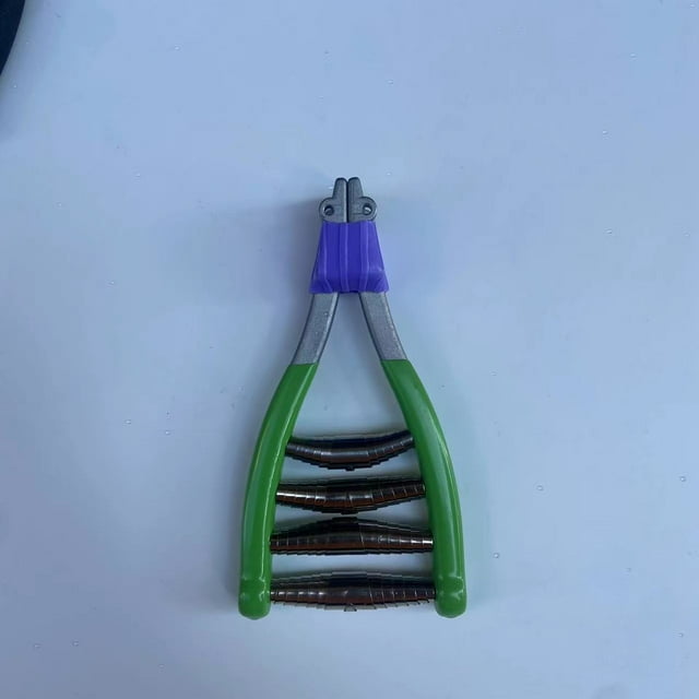 Green 4-Spring Pressure-Relief Padded Starting Clamp: Handcrafted Durable Tool for Efficient Badminton & Tennis Racket Stringing, Compact Design for On-the-Go Athletes