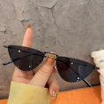thumbnail image 3 of Gafas de sol de triángulo de metal Gafas de sol anti-UV de cara pequeña para mujer Gafas de sol Didi Bouncing Gafas de sol de calle, 3 of 5