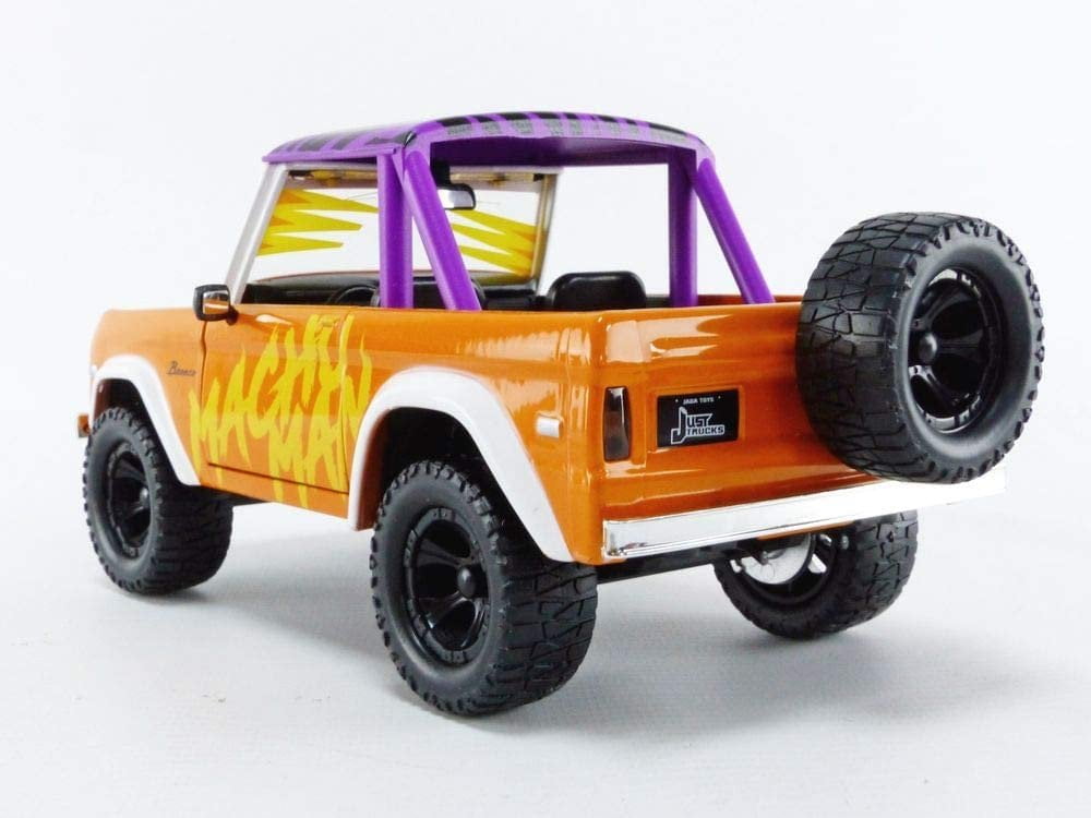 ミニカー Ford Bronco w/Macho Man Randy Savage Amazon.com: 1973 Ford Bronco Pickup Truck with Macho Man