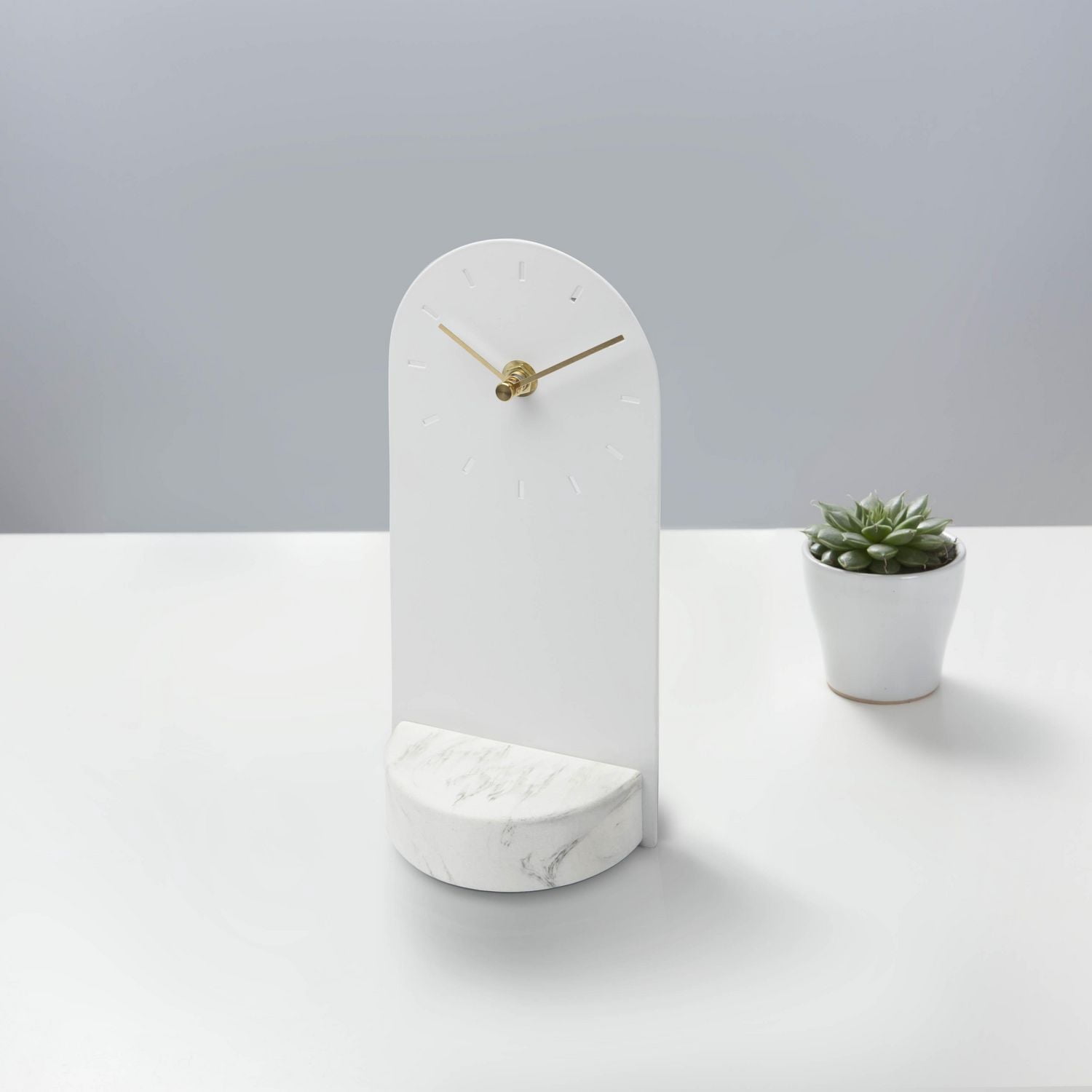 HOMETRENDS DESK CLOCK