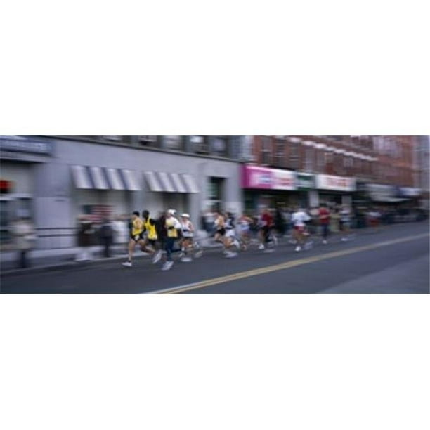 Panoramic Images PPI121170L Personnes Courir dans la Ville de New York Marathon Manhattan Avenue Greenpoint Brooklyn New York Ville New York State USA Affiche Imprimée par Panoramic Images - 36 x 12