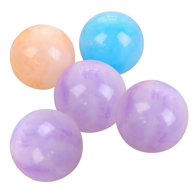 5 pelotas de goma saltarinas de plástico rellenas de aire para que jueguen niños pequeños y niños.