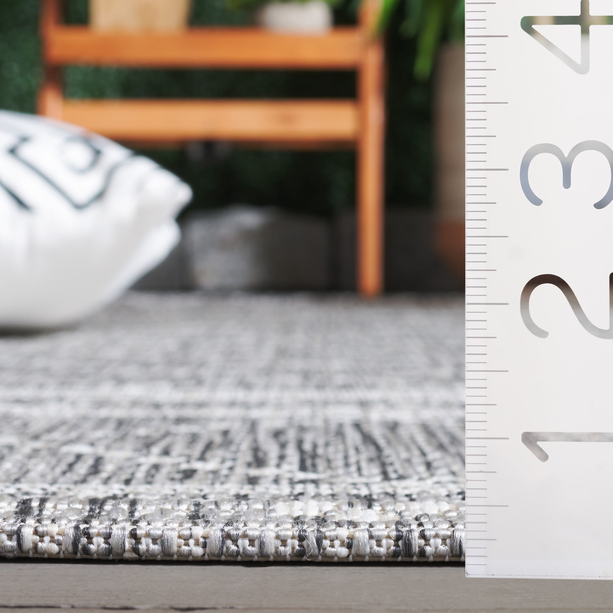 SAFAVIEH Courtyard Joyce Geometric Indoor/Outdoor Area Rug, Light Grey/Dark Grey, 6'7" x 6'7" Round