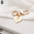 thumbnail image 1 of LLavero de colgante de concha de corazón para mujer y niña, etiqueta de letra elegante a la moda, llavero de perlas de imitación, llavero colgante para bolso Tan Jianjun unisex, 1 of 2