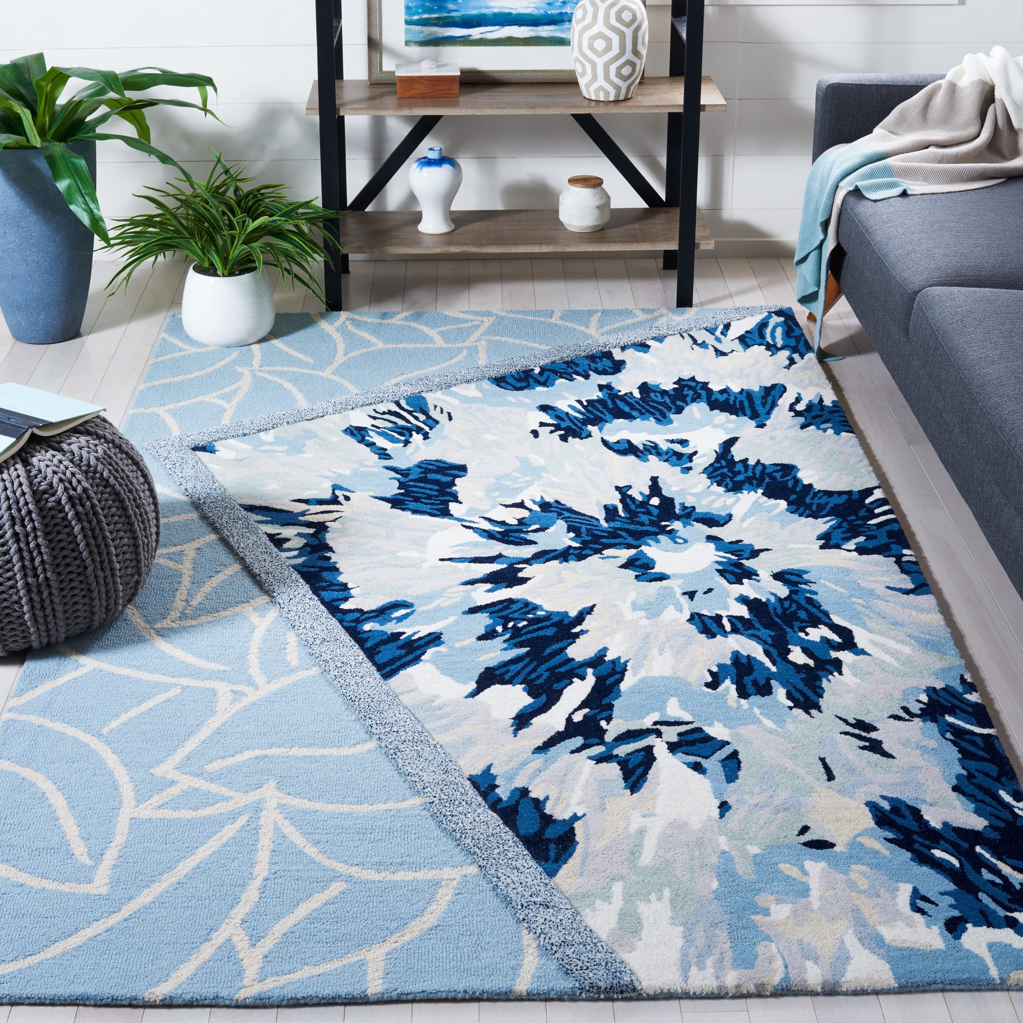 SAFAVIEH Fifth Avenue Deborah Abstract Area Rug, Light Blue/Navy, 4' x 6'
