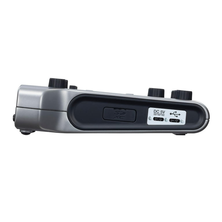 Zoom PodTrak P4 Portable Multitrack Recorder Bundle with ZDM-1