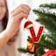 thumbnail image 5 of Colgante de Acrílico 2D para Árbol de Navidad | Adorno con Iniciales de 26 Letras | Decoración Navideña de Doble Cara para Regalos Familiares y Fiestas | Adornos Colgantes Personalizados para Árbol d, 5 of 5