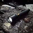 thumbnail image 4 of EverBrite Linterna táctica ultrabrillante 900 lúmenes Zoomable Enfoque ajustable 3 modos de luz Antorcha de aluminio resistente para suministros de huracanes Camping Incluye baterías alcalinas 3C, 4 of 7