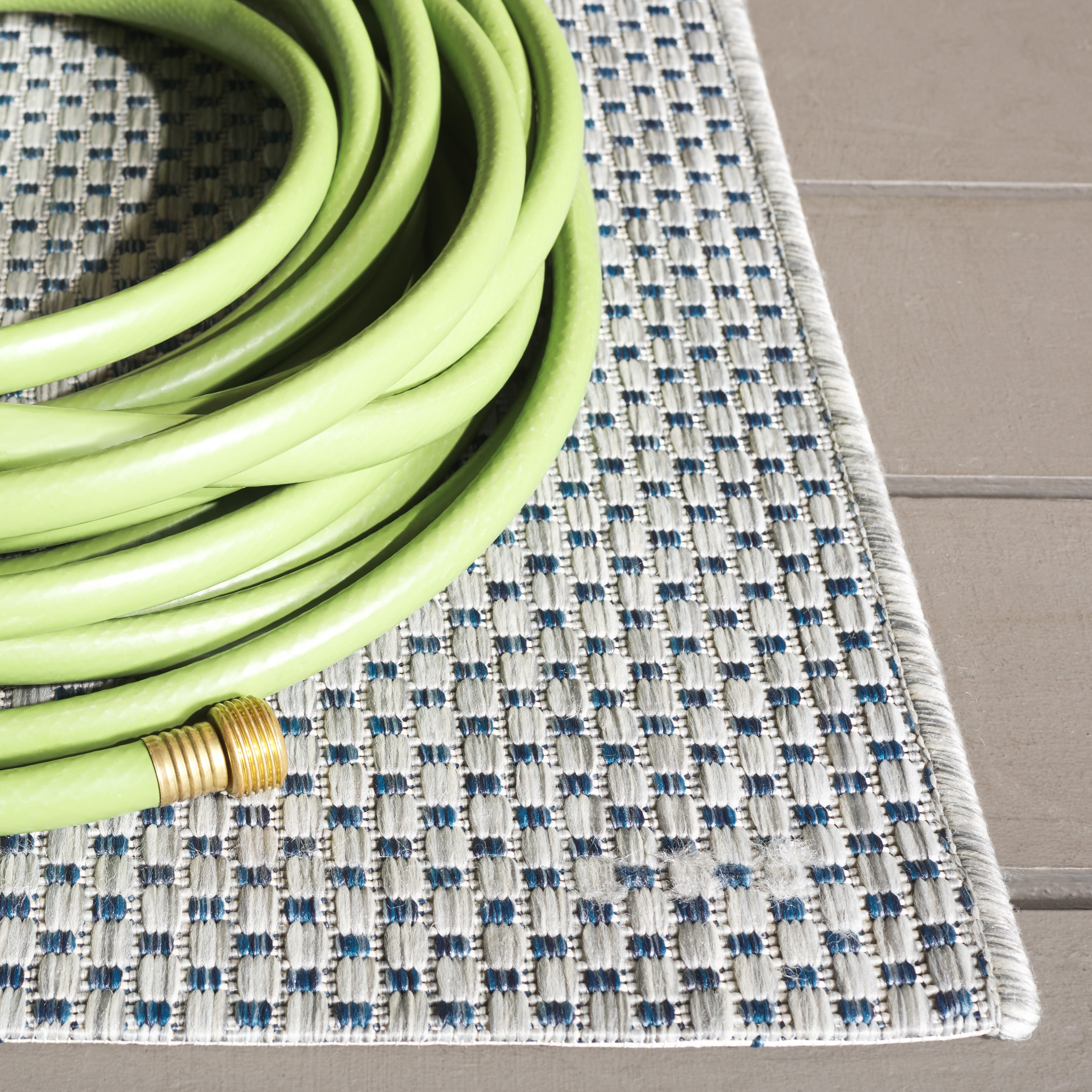 Safavieh Courtyard Finnian Solid Indoor/Outdoor Area Rug, Gray/Navy, 2'7" x 5'
