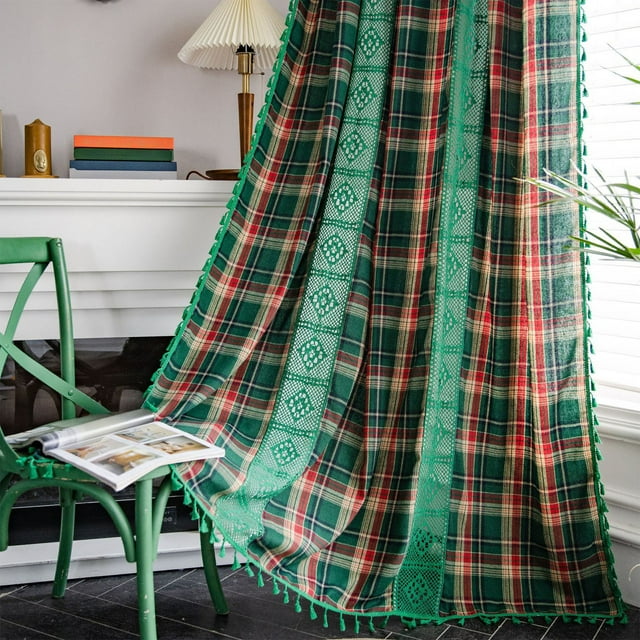 Fiudx Cortinas Navideñas con Temática Invernal de Copos de Nieve, Acogedora Tela de Terciopelo, Diseño Rojo y Verde, Decoración para Sala de Estar y Dormitorio, Atenuación de Luz, 59 X 63 Pulgadas, J