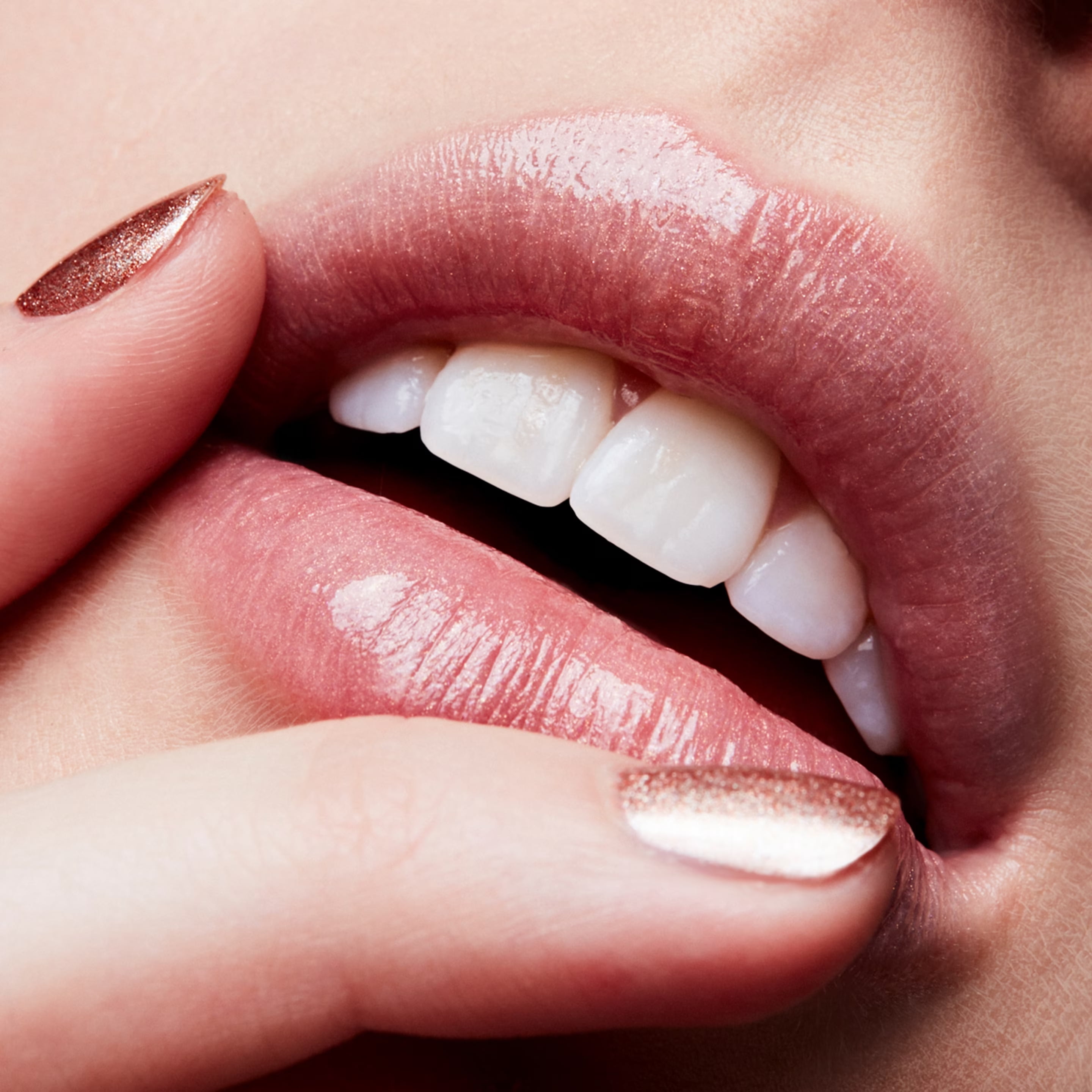 MAC Lip Glass Lip Gloss Oyster Girl, 3.1ml/ 0.10oz