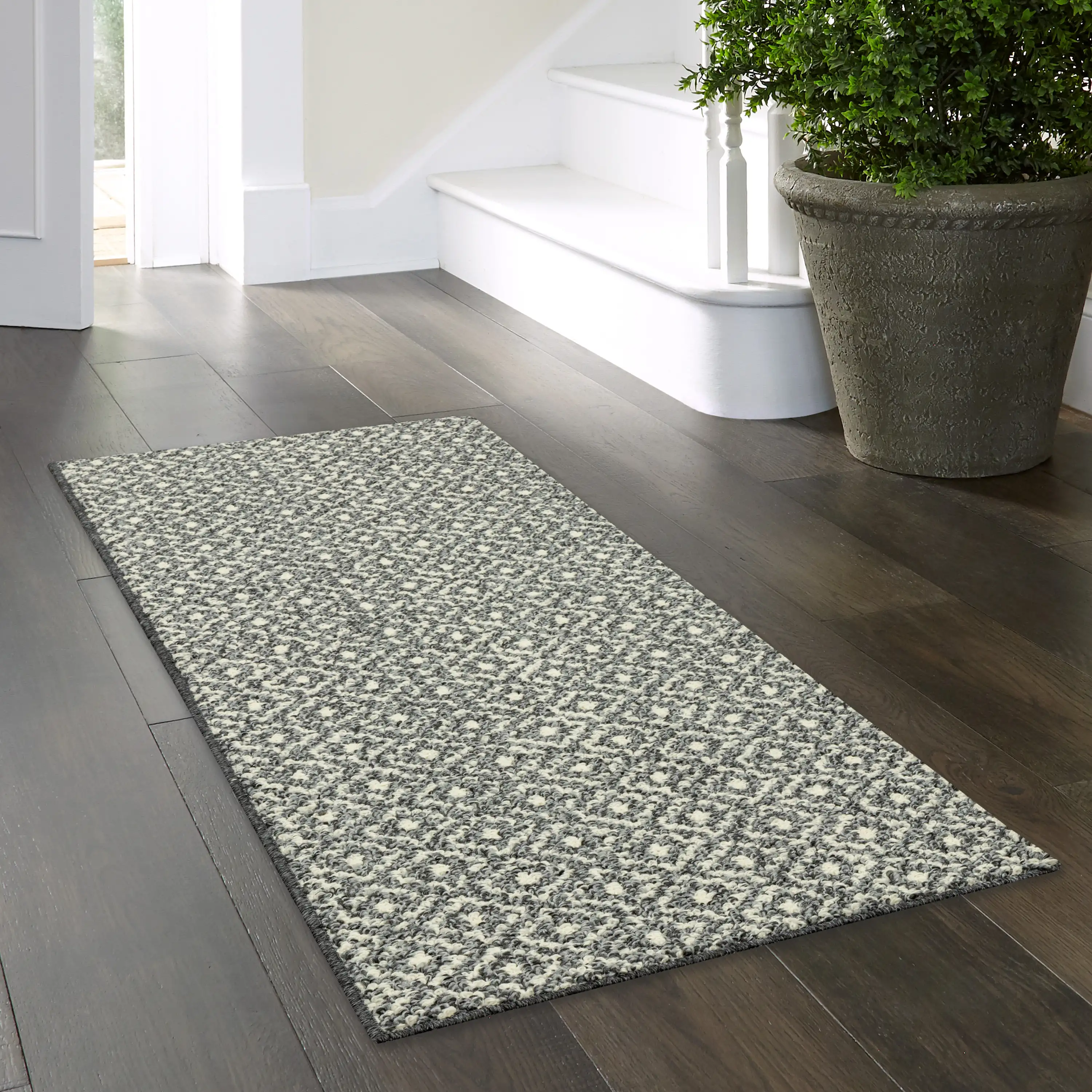 (2 pack) Mainstays Transitional Black Tonal Diamond Indoor Runner Rung 1'8"x5'