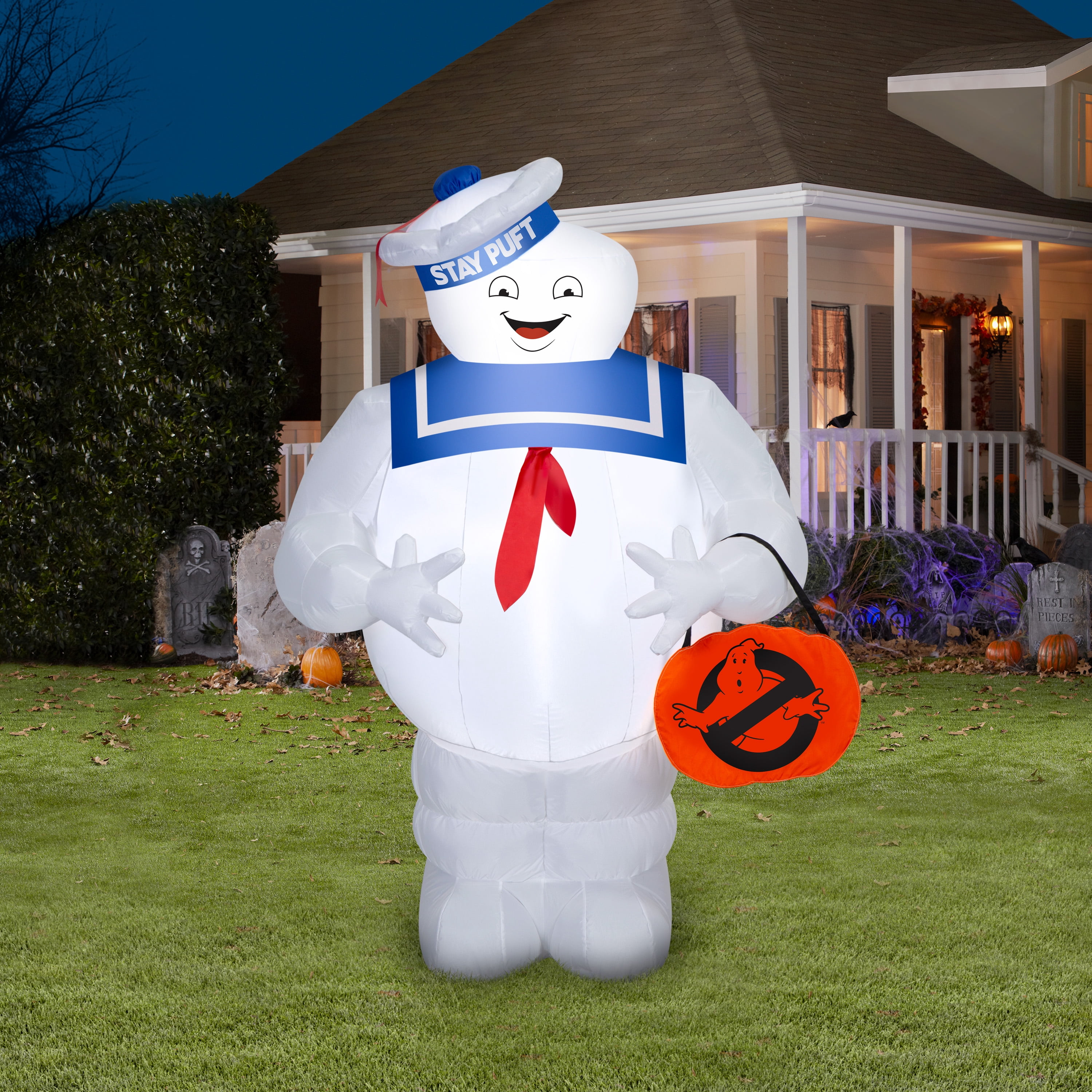 Airblown Halloween Yard Inflatables Light Ghostbusters Stay Puft Marshmallow Man with Pumpkin Tote Sony, 5 ft