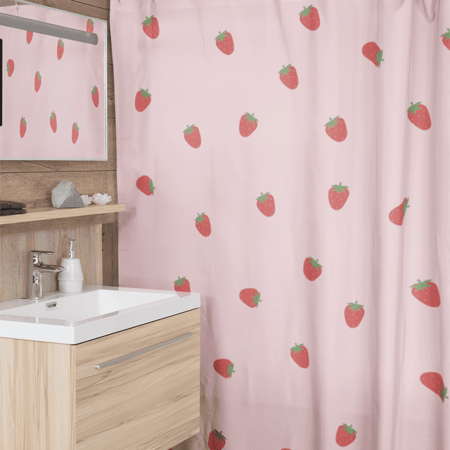 Cortina de Baño Impermeable Juana Gallo Grande con Diseño de Fresas Rosa