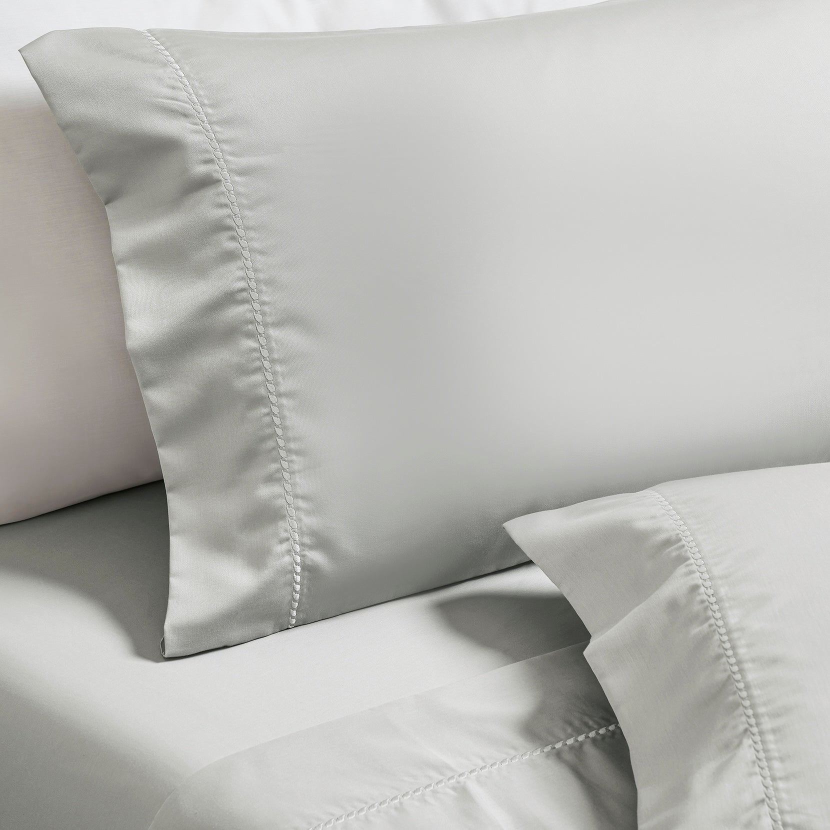 Superior Cotton Blend 600 Thread Count Dash Stitch Hem Sheet Set, Split King, Platinum