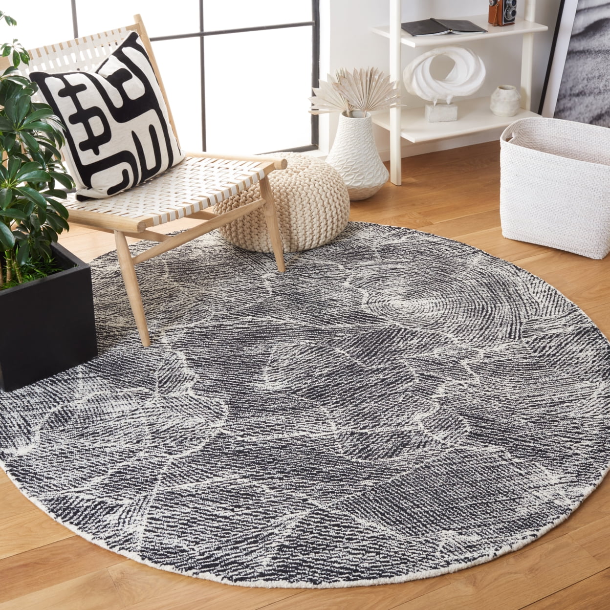 SAFAVIEH Metro Patricia Distressed Area Rug, Black/Ivory, 8' x 10'
