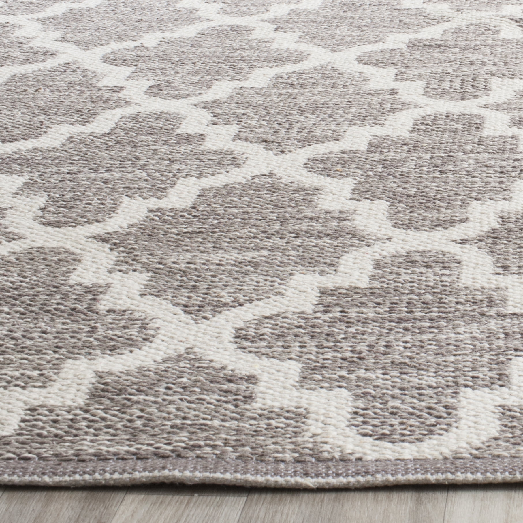 SAFAVIEH Montauk Crispian Geometric Quatrefoils Cotton Area Rug, Grey/Ivory, 10' x 14'