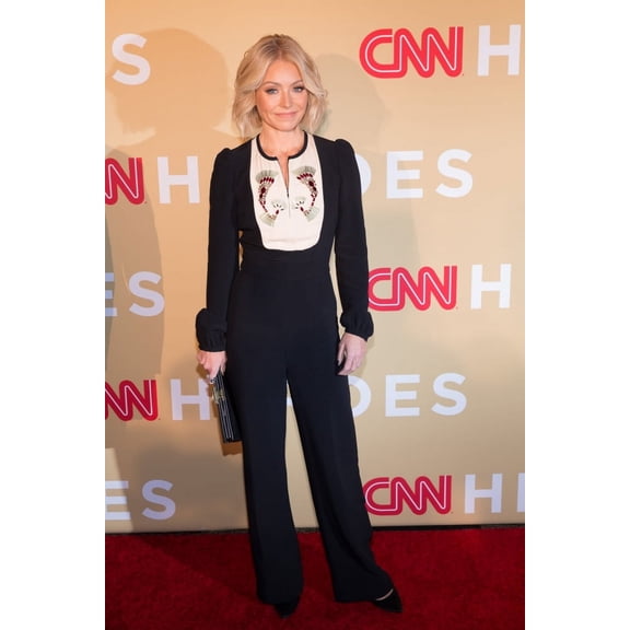 Kelly Ripa At Arrivals For Cnn Heroes An All-Star Tribute The American Museum Of Natural History New York Ny November