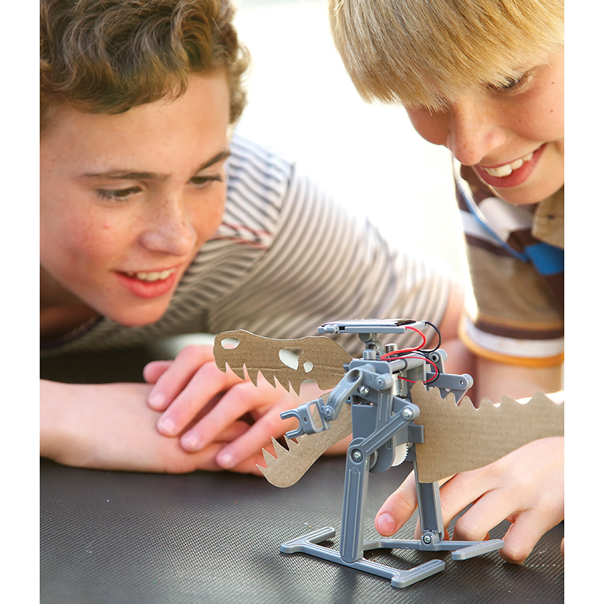 4M: Green Science - Solar Robot - DIY Walking Robot Building Kit, Renewable Energy Powered Motor, Mechanical Motion, Engineering Toy, STEAM, Kids 5+