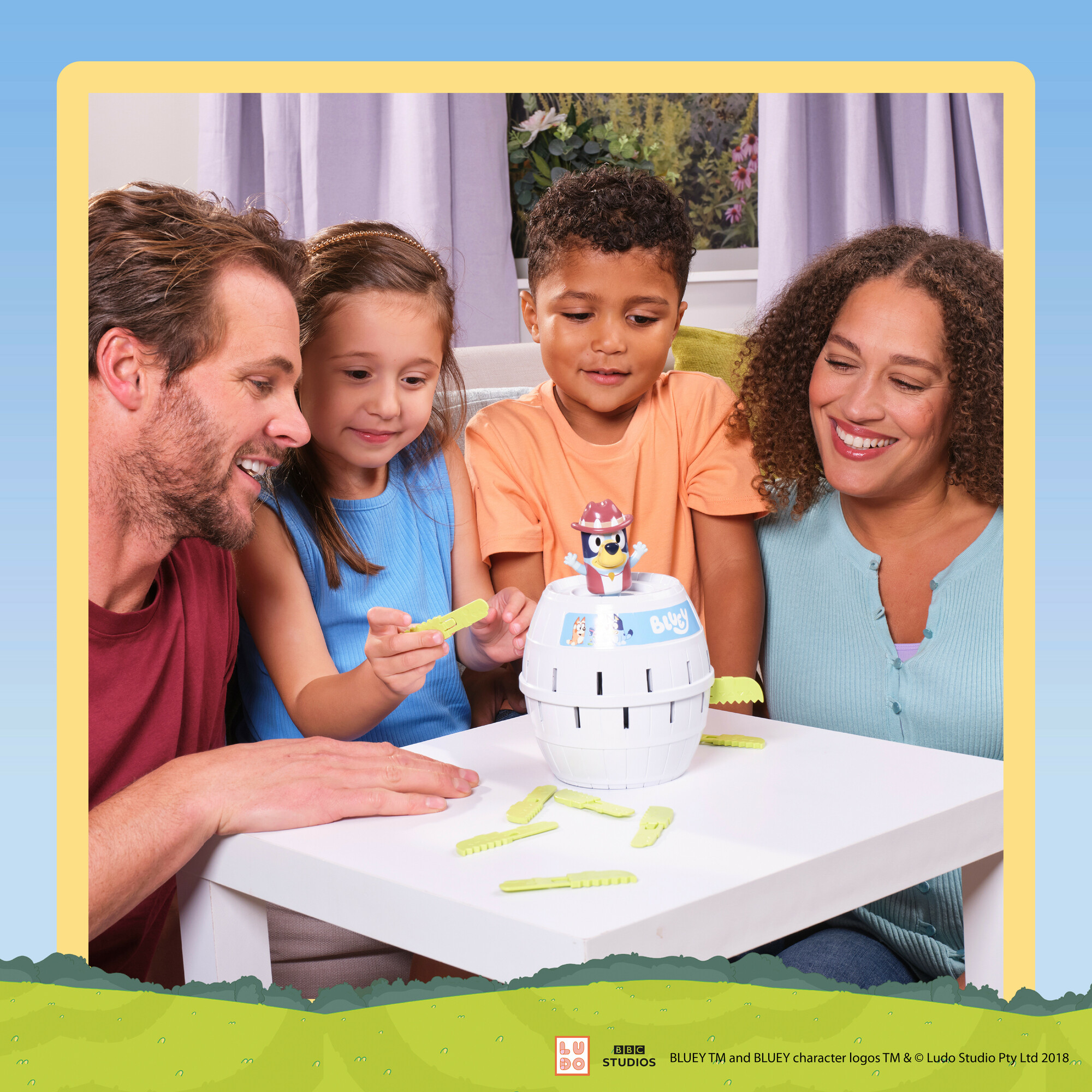 Tomy Pop Up Bluey Family Board Game photo 4