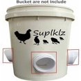 thumbnail image 2 of Distributeur de Nourriture pour Poulaillers Mangeoire en Plastique Imperméable avec 4 Tétines et Scie Automatique, 2 of 5