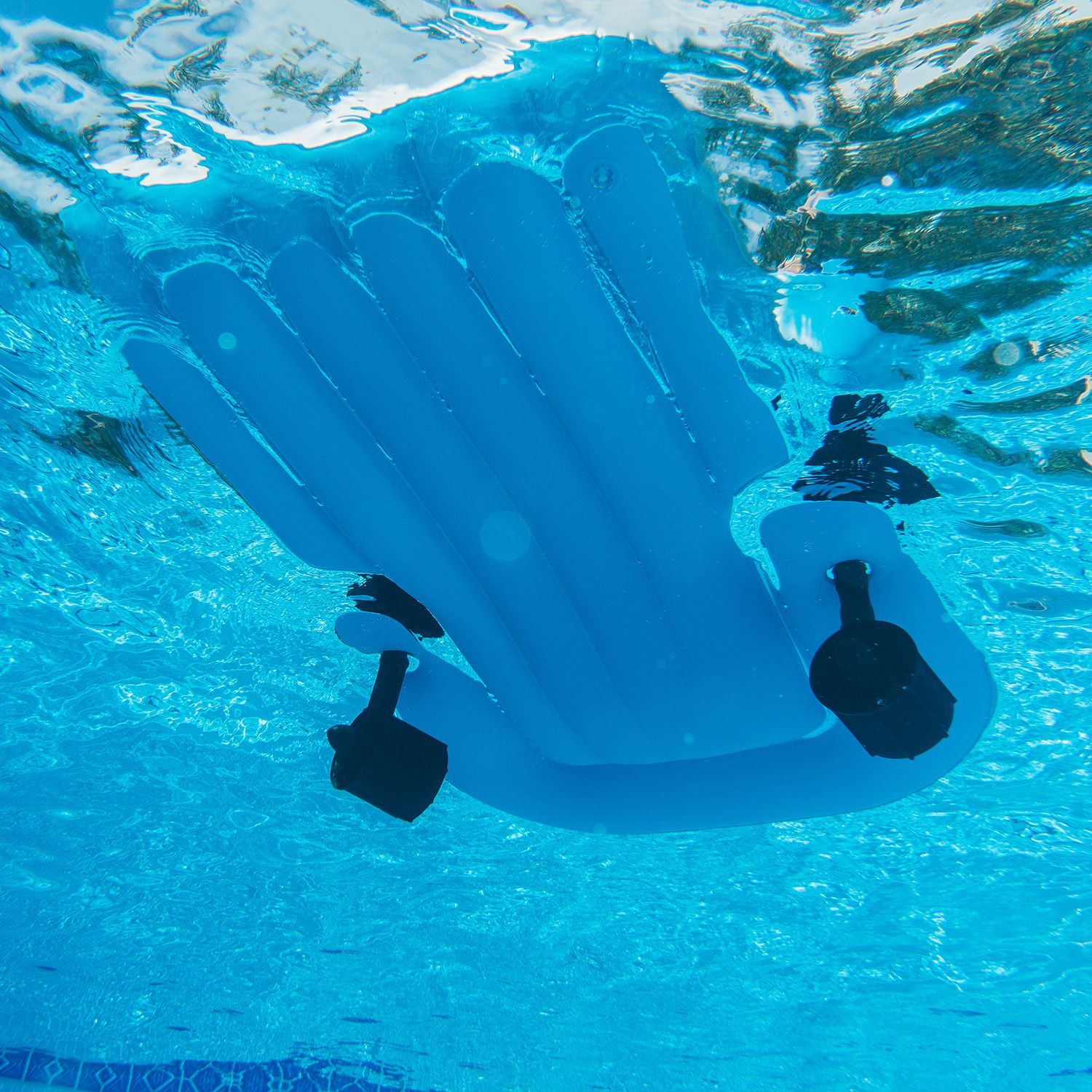 PoolCandy Splash Runner 2.5 Motorized Pool Lounger - image 4 of 5