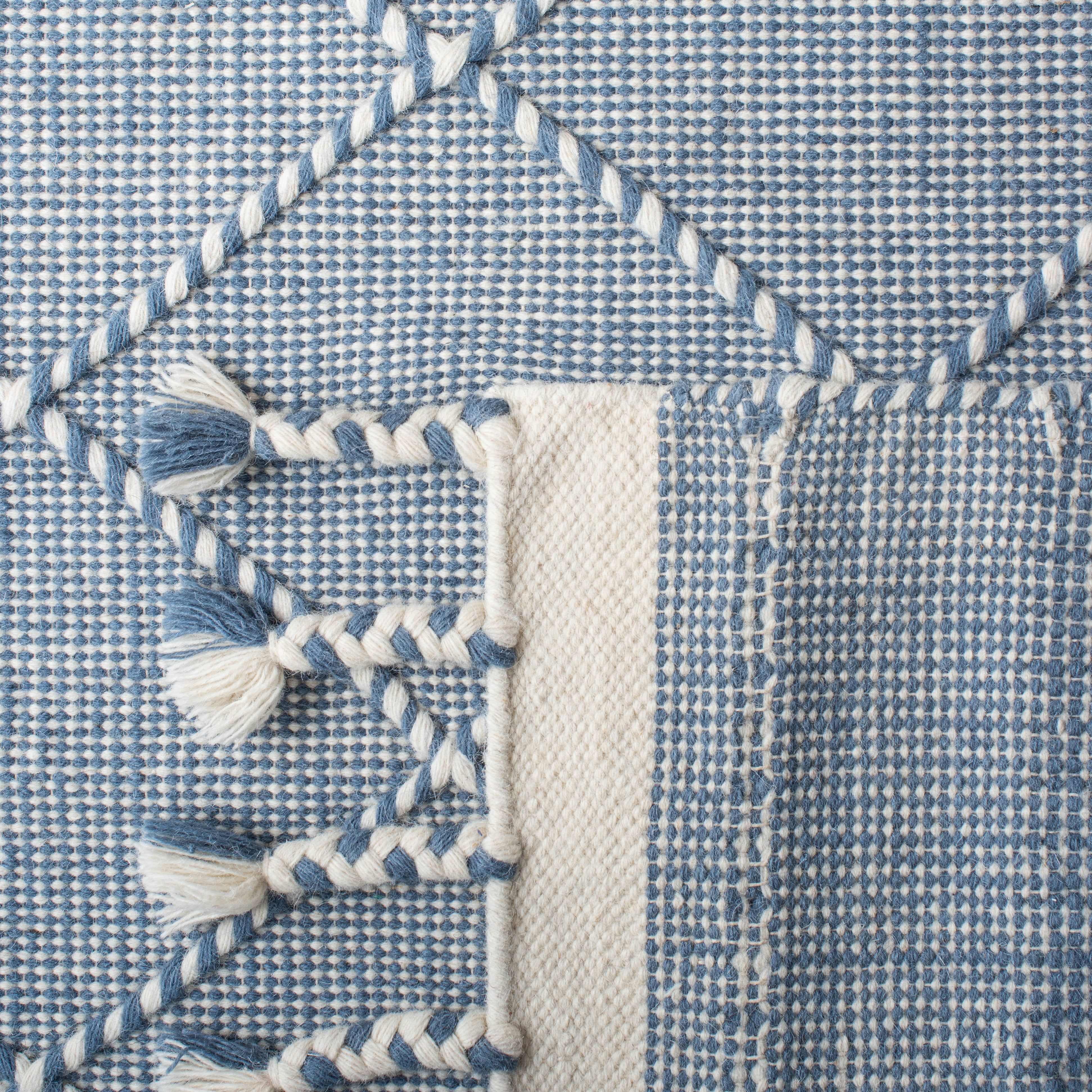 SAFAVIEH Casablanca Roswell Geometric Area Rug, Blue/Ivory, 6' x 9'