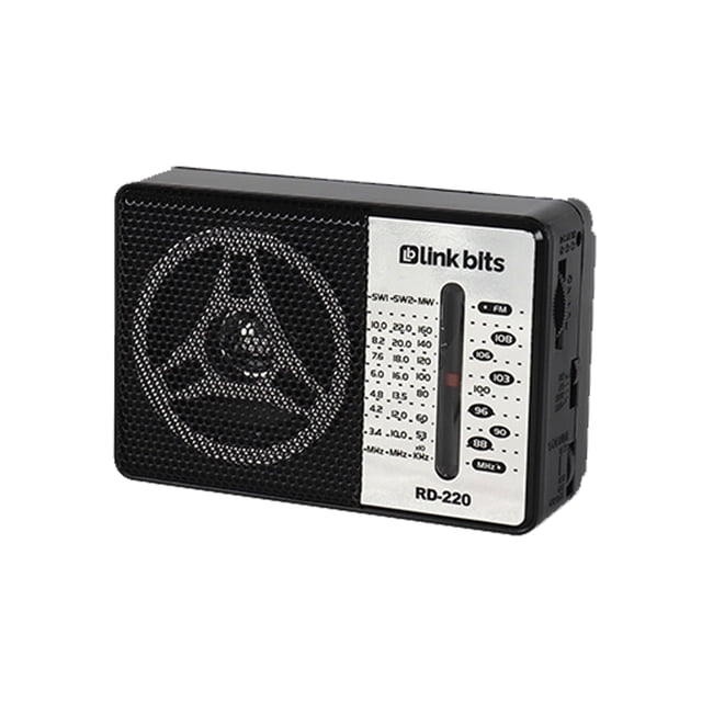 bocina radio portátil con antena y 4 bandas de radio mw/fm/sw1/sw2 Bocina portátil negra Link Bits RD-220, vista frontal 3/4 con rejilla circular de altavoz a la izquierda, panel sintonizador derecho con escala de frecuencias vertical y deslizador, perillas laterales y antena; ligera y compacta con correa, adecuada para escritorio o uso al aire libre.