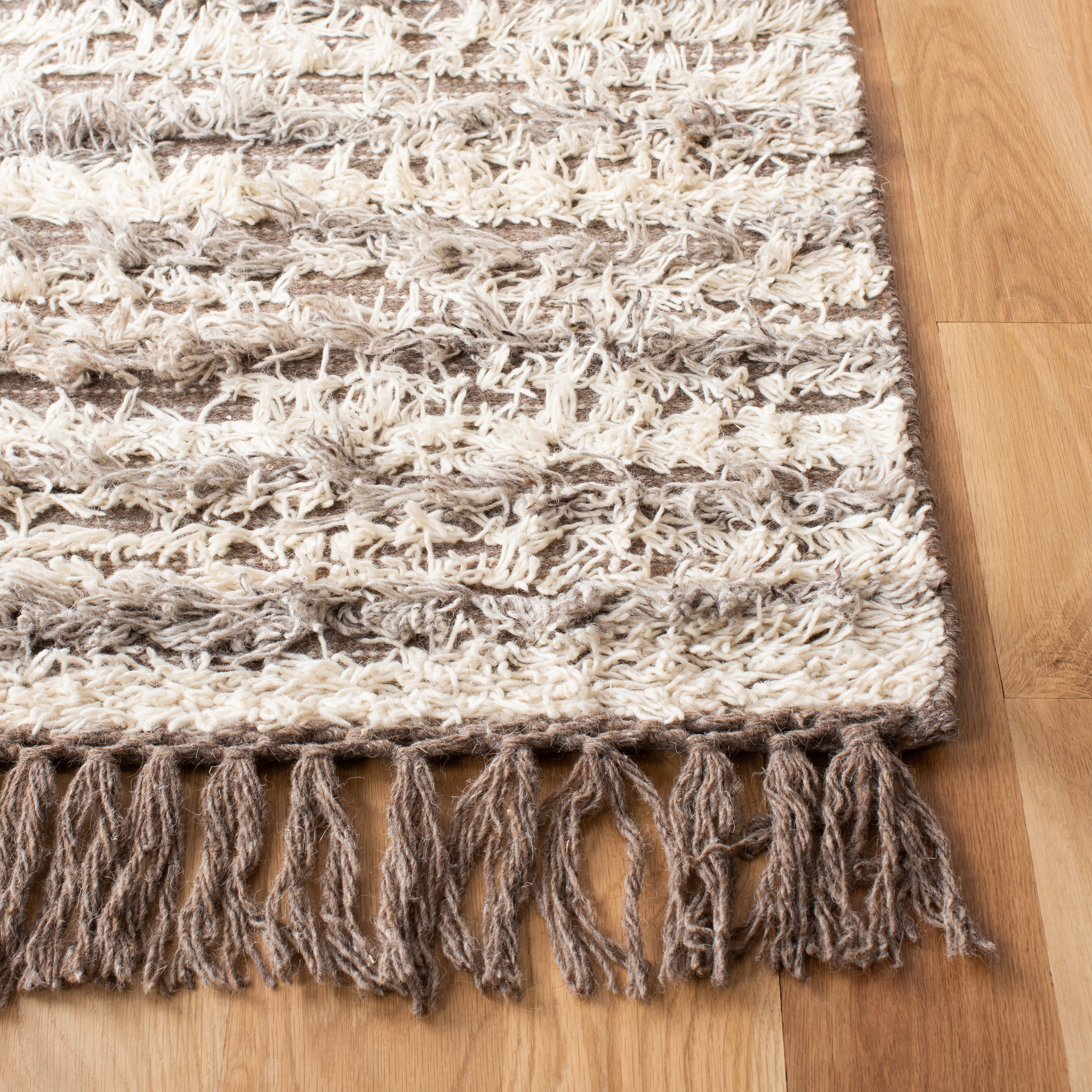 SAFAVIEH Casablanca Dominic Distressed Wool Area Rug, Natural/Ivory, 5' x 8'