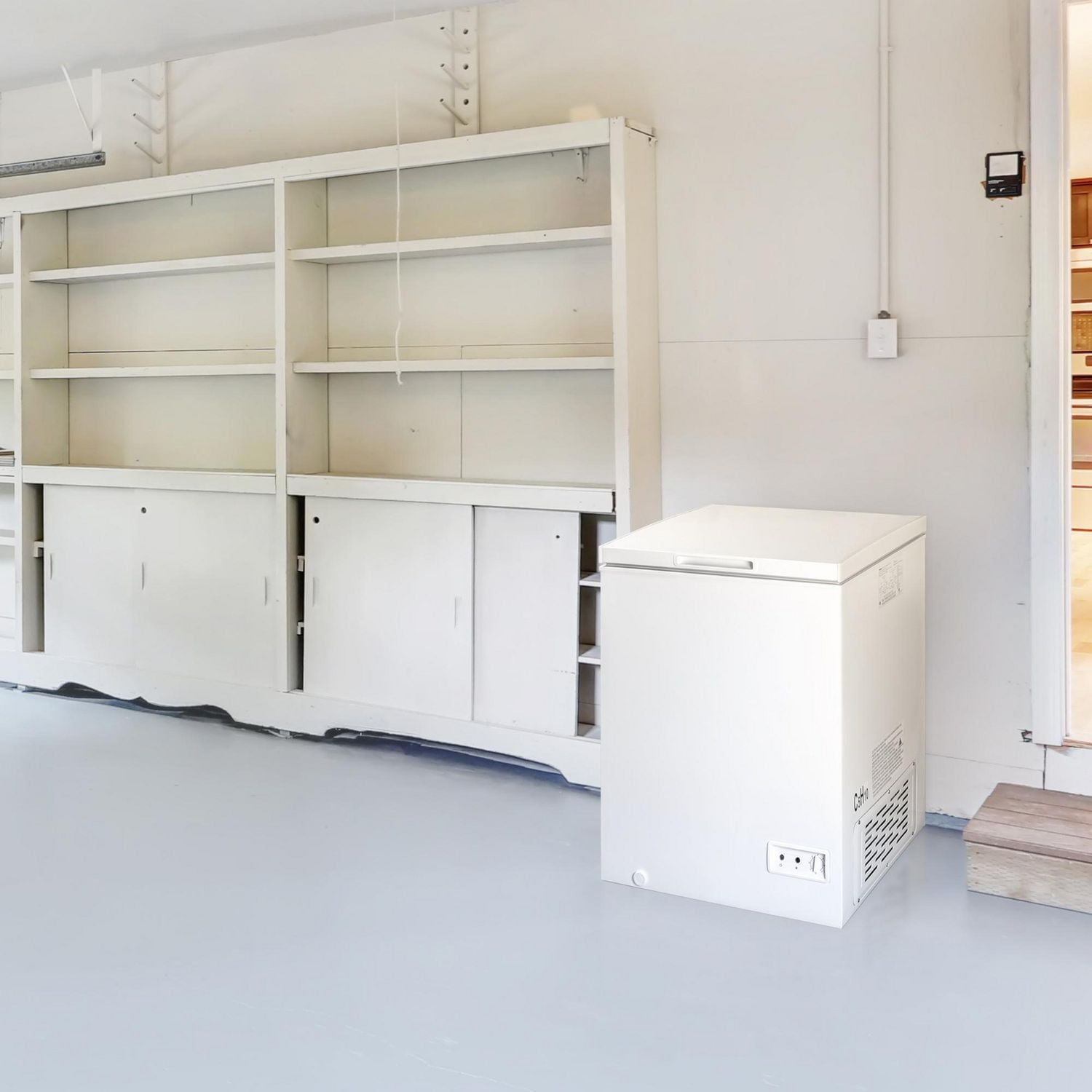 Danby DCF050A5WDB 5.0 cu. ft. Square Model Chest Freezer DOE in White